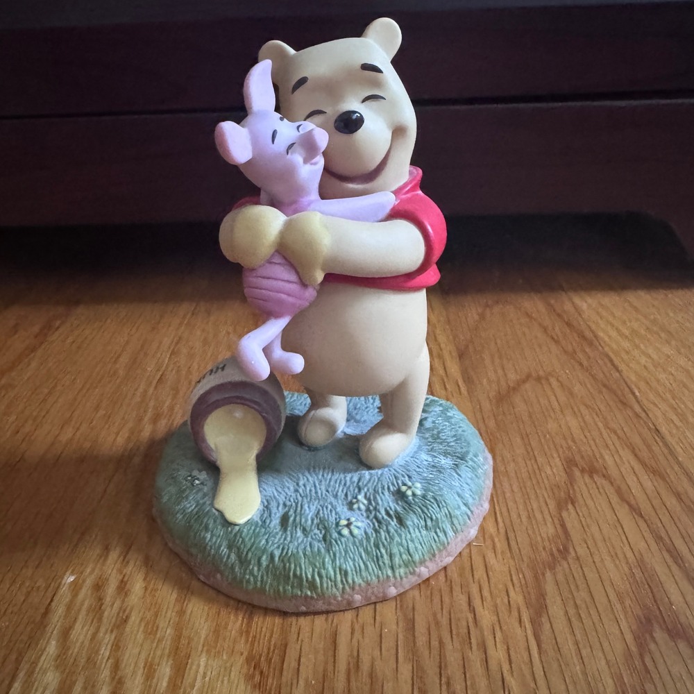 Disney Winnie the Pooh & Friends Pooh & Piglet A Good Friend Sticks to You Honey